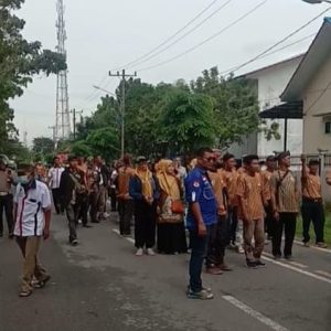 Ratusan Massa 03 Gelar Aksi Unjuk Rasa Ke Kantor KPU Deliserdang Minta Pemilihan Ulang
