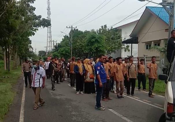Ratusan Massa 03 Gelar Aksi Unjuk Rasa Ke Kantor KPU Deliserdang Minta Pemilihan Ulang 1 1