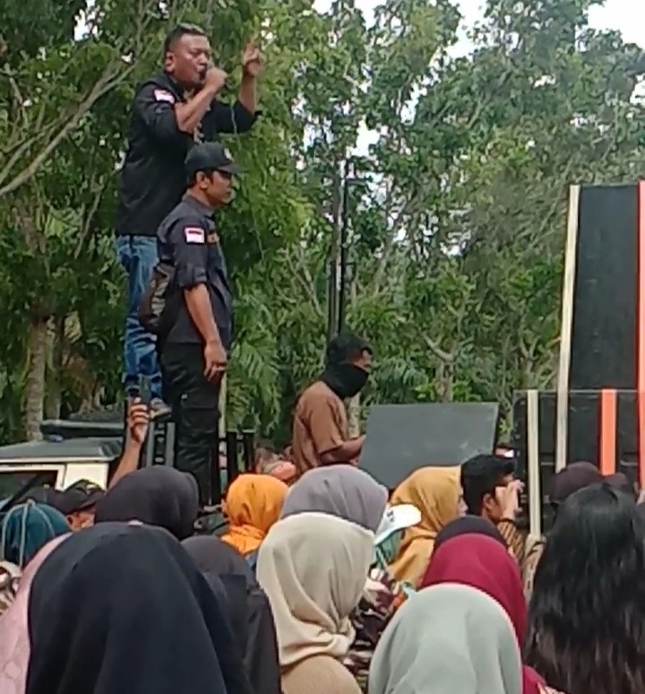 Ratusan Massa 03 Gelar Aksi Unjuk Rasa Ke Kantor KPU Deliserdang Minta Pemilihan Ulang 3 2