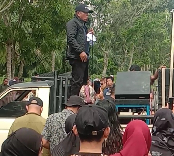 Ratusan Massa 03 Gelar Aksi Unjuk Rasa Ke Kantor KPU Deliserdang Minta Pemilihan Ulang 4 3