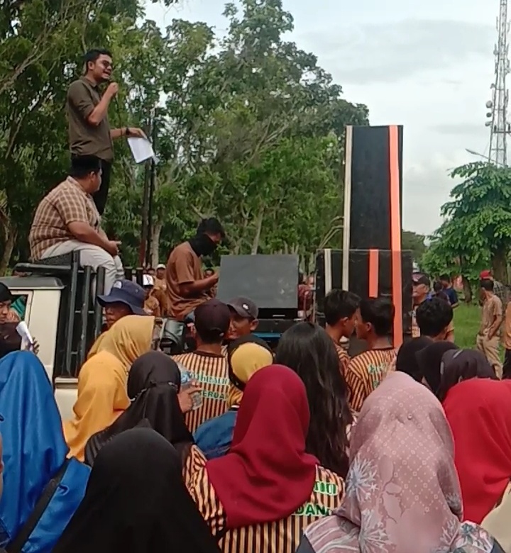 Ratusan Massa 03 Gelar Aksi Unjuk Rasa Ke Kantor KPU Deliserdang Minta Pemilihan Ulang 5 4